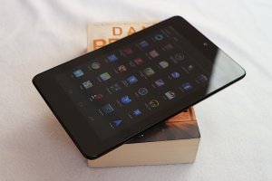 Tablet Nexus 7 se systémem Android 4.1 (Jelly Bean)