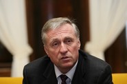 Mirek Topolánek bude podpisy pro podporu vlády Jana Fischera sbírat po jednotlivých poslancích. mirek_topolanek_185x122.jpg