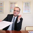 Ministerstvo financí odmítá srovnání dluhopisů pro domácnosti s těmi na sekundárních trzích. Miroslav Kalousek