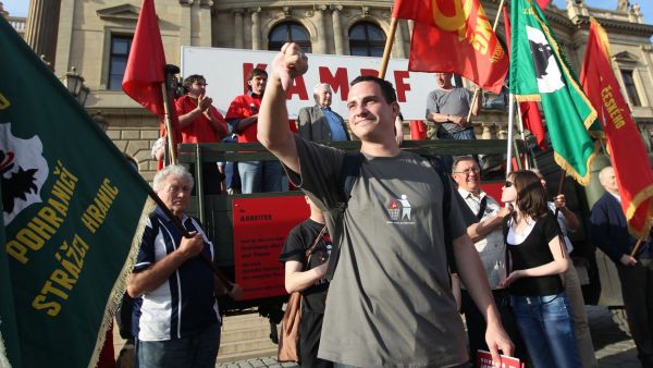 Manifestace "T��dn� boj m�sto sv�tov� v�lky"