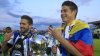Joao Moutinho (vlevo) a James Rodr�guez slav� titul v dresu Porta