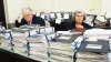 Soudci se spisy z procesu s manažery vytunelované společnosti H-System, který byl díky amnestii také zastaven.