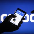 Facebook v mobilu. Facebook v mobilu.