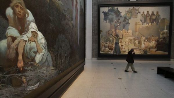 Od b�ezna p�&iacute;&scaron;t&iacute;ho roku bude dvacet Muchov&yacute;ch rozm�rn&yacute;ch pl&aacute;ten um&iacute;st�no v Tokiu.