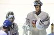 Brankář hokejové reprezentace Ondřej Pavelec na tréninku v Bratislavě Ondřej Pavelec