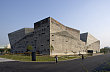 Muzeum historie ve městě Nangbo vtiskl Wang Shu podobu středovéké pevnosti.