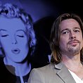 Na premiéře Killing Them Softly pózoval Brad Pitt před múzou letošního festivalu Marilyn Monroe.