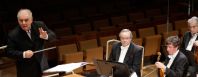 Berlin Staatskapelle vede dirigent Daniel Barenboim. Na snmku z nahrvn Mahlerovy Devt v roce 2009.