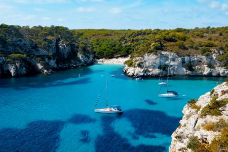 Naučte se plachtit na Menorce (Shutterstock) Naučte se plachtit na Menorce