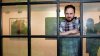 Michal Šeba ukrývá pixely svých fotografií za změť listí, větviček, perutí nebo odrazy ve skle.