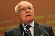 Václav Klaus byl o víkendu na sjezdu ČSSD. Teď pomohl plánu sociálních demokratů sesadit vládu Mirka Topolánka. vaclav_klaus_oranzova_185x122.jpg