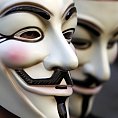 Členové hnutí Anonymous. Členové hnutí Anonymous ve svých typických maskách