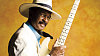 Larry Graham hraje na baskytaru, jako by to byla elektrická kytara.
