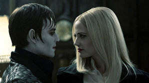 Barnabase Collinse (Depp) kdysi zhrzen� �arod�jka (Eva Greenov�) prom�nila v up�ra a poh�bila v okovech