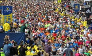 Běžci při startu 117. ročníku Bostonského maratonu
