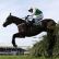 Ballabriggs a žokej Jason Maguire míří za triumfem ve Velké národní v Aintree u Liverpoolu Ballabriggs skáče poslední překážku Velké národní