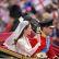 William a Kate projíždějí davem v historicky otevřeném kočáru z roku 1903.