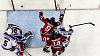 Zach Parise střílí v přesilovce první ze svých dvou gólů do sítě New York Rangers při výhře New Jersey 4:1 ve čtvrtém zápase série play-off NHL. Gól New Jersey do sítě NY Rangers