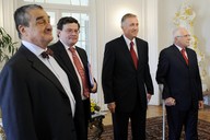 Prezident republiky Václav Klaus přijal na zámku v Lánech předsedu vlády Mirka Topolánka, místopředsedu vlády Alexandra Vondru a ministra zahraničních věcí Karla Schwarzenberga. vaclav-klaus-schuzka-s-cleny-vlady__192x128_.jpg