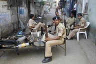 Indičtí policisté v Mumbaji. Indičtí policisté v Mumbaji.