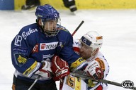 Michal Barinka v souboji s Ji��m Va���kem.