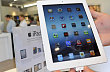 T�et� generace  tabletu iPad. Sn�mek je z prodejny na pra�sk�m And�lu.