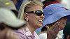Ředitelka IBM Virginia Romettyová tleská výkonům golfistů na Masters 2012. Ředitelka IBM Virginia Romettyová