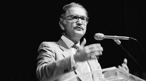Zem�el Carlos Fuentes, kter� do �eskoslovenska p�ijel poprv� na pozv�n� Milana Kundery.