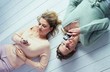 mu� a �ena s mobilem
