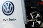 Cena akci Volkswagenu prudce klesla kvli skandlu s emisemi.