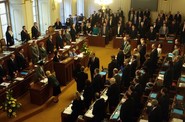 Jednání sněmovny Úterní jednání sněmovny přerušila slovní roztržka mezi Lubomírem Zaorálkem (ČSSD) a Ivanem Langrem (ODS).