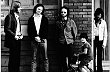 Jim Morrison (druh� zleva) byl inteligentn� a talentovan�, jen s alkoholem a �patn�mi kamar�dy, ��k�val kl�vesista Ray Manzarek.