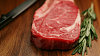 Kdy� do masa ud�l�te d�lek a ten se rychle op�t zapln�, je maso p��li� �erstv� a steak bude tvrd�.