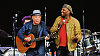 Paul Simon (na sn�mku s Jimmym Cliffem) zavr�il festival Hard Rock Calling.
