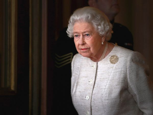 Královna Alžbìta II. v Buckinghamském paláci