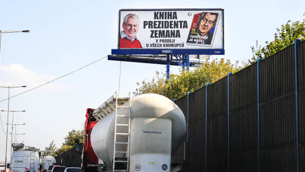 Zeman na billboardech. Knihu prezidenta doprovází reklamní kampaň.