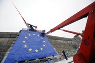 Kyvadlo na pražské Letné zdobí insignie EU. A provázejí problémy. kyvadlo_eu_letna__192x128_.jpg