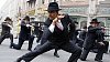 Prvn� kung-fu film u� vznikl i v Bollywoodu. V indick�m sn�mku Chandi Chowk to China se objevila prvn� bojov� sc�na nafilmovan� na Velk� ��nsk� zdi.