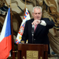 Prezident Milo� Zeman a  ministr �kolstv� Petr Fiala (vlevo)