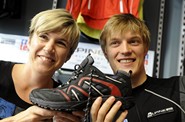 Tomáš Verner s Kateřinou Neumannovou proplagují obuv českých olympioniků. Tomáš Verner s Kateřinou Neumannovou proplagují obuv českých olympioniků.