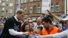 Manuel Neuer se podepisuje fanou�k�m