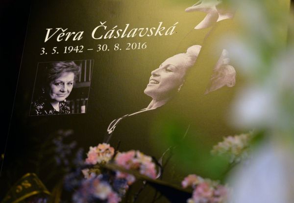 �esko se lou�ilo s V�rou �&aacute;slavskou v N&aacute;rodn&iacute;m divadle