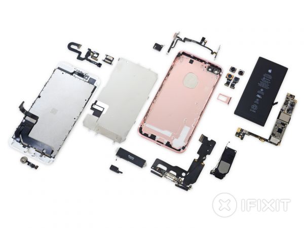 iPhone 7 PLus rozebran na soustky. Zdroj:iFifit