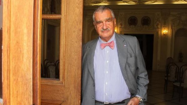 Havel n&aacute;m chyb&iacute;. V�novat mu p&aacute;r metr� u divadla je zbab�l&eacute;, �&iacute;k&aacute; Schwarzenberg.