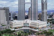 Petronas Twin tower v Kuala Lumpur je považován za největší dvojmrakodrap na světě. Petronas Twin tower v Kuala Lumpur je považován za největší dvojmrakodrap na světě.