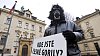 Protestuj�c� proti korupci v �esku odkazuj� na Gorilu