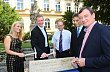 Ve�vazb� je zat�m b�val� hejtman David Rath, ale jednotliv� projekty proch�zely rukama �ady lid�. Mezi n� pat�� i�Johana Novotn� (prvn� zleva), kter� p�sobila v�minulosti ve�firm� ML Compet.
