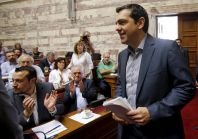 Premiér Tsipras pesvduje poslance, aby hlasovali pro reformy.