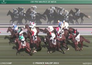 C�lov� fotografie Prix Maurice de Nieuil na pa��sk�m z�vodi�ti Longchamp, �esk� Talgado zcela vpravo