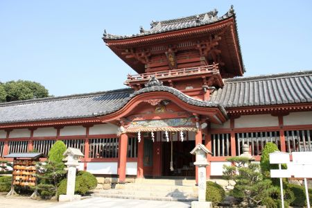 Chrám Matsuyama, Shikoku, Japonsko (Shutterstock) Chrám Matsuyama, Shikoku, Japonsko